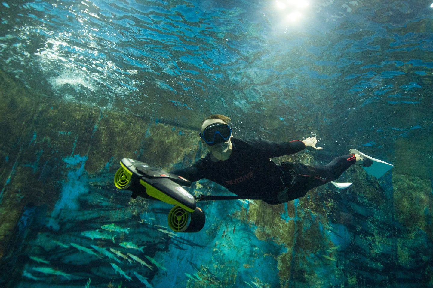 Sublue Navbow Underwater Scooter - Rugged Venture