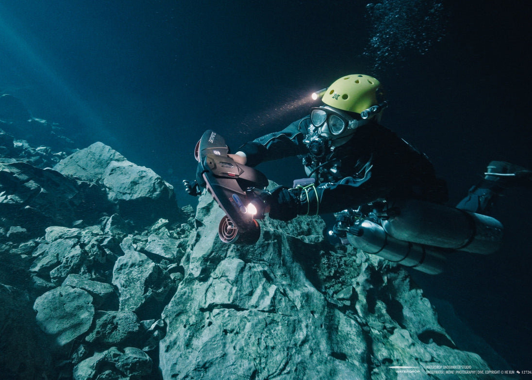 Sublue Navbow Underwater Scooter - Rugged Venture