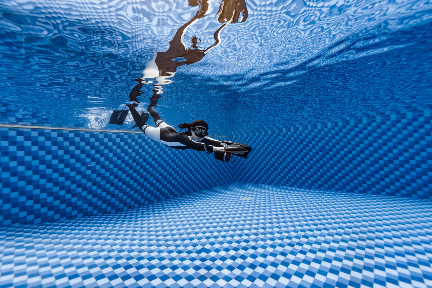 Sublue Navbow+ Underwater Scooter - Rugged Venture