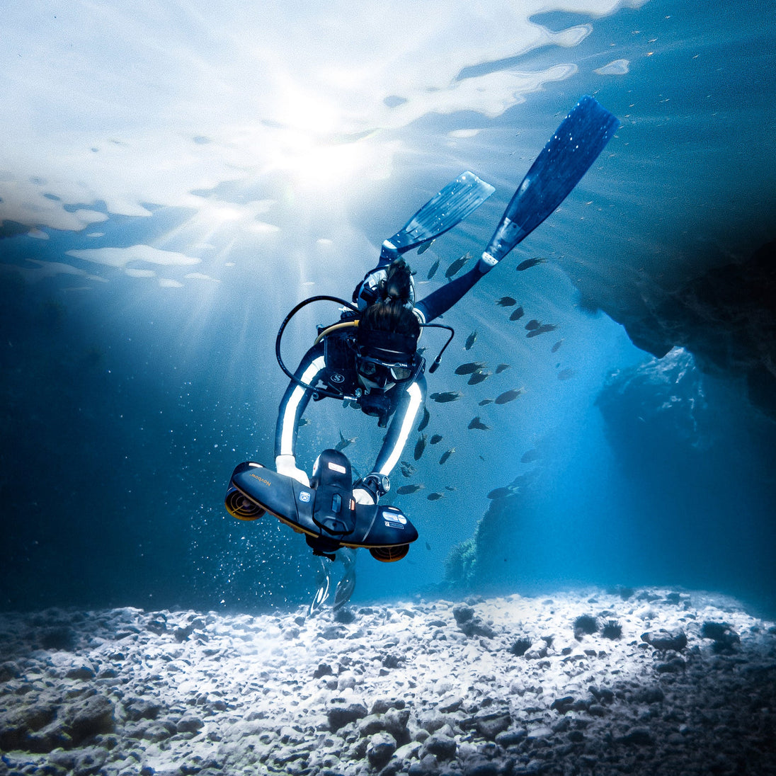 Sublue Navbow+ Underwater Scooter - Rugged Venture