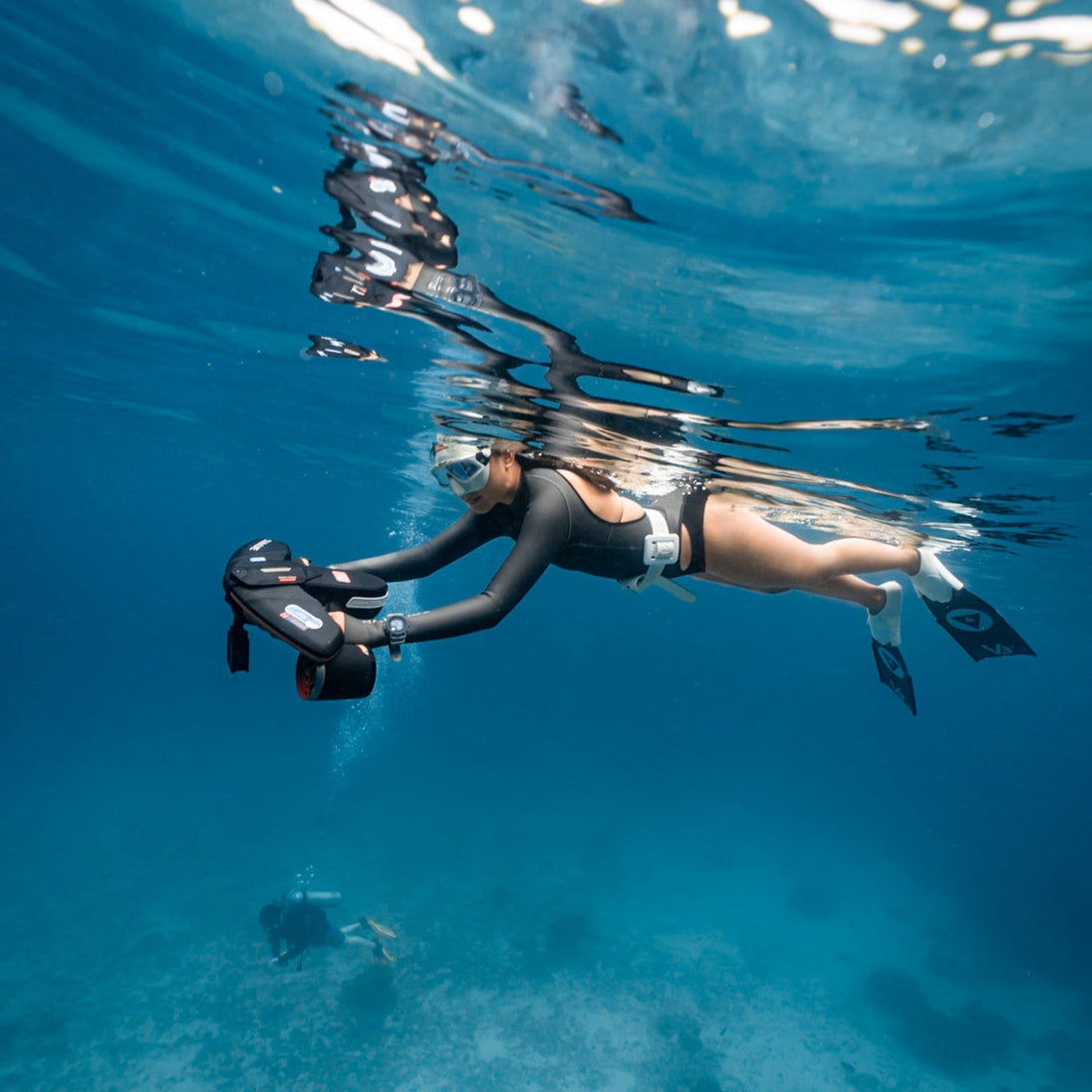 Sublue Navbow Underwater Scooter - Rugged Venture