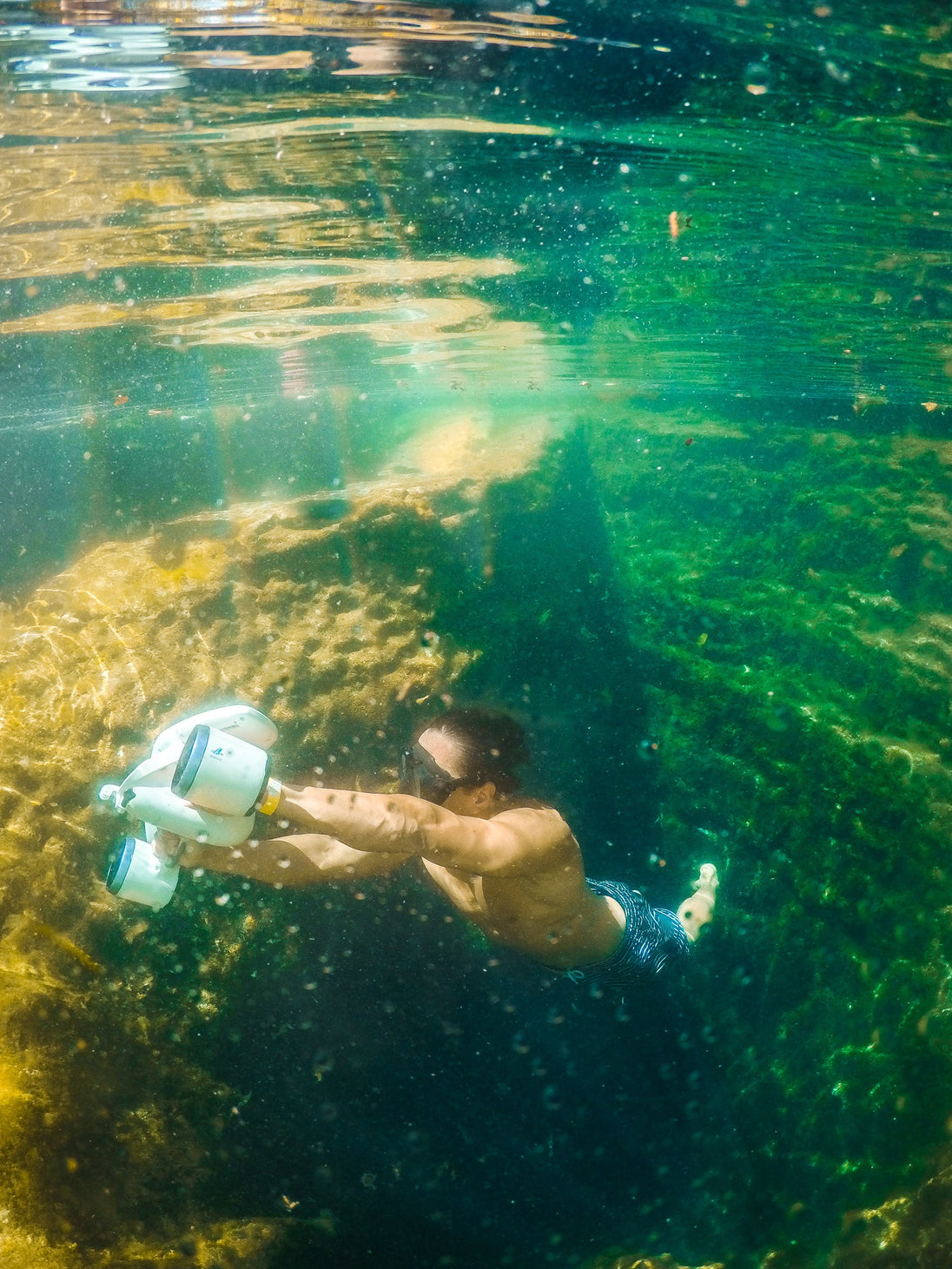 Sublue Mix Underwater Scooter - Rugged Venture