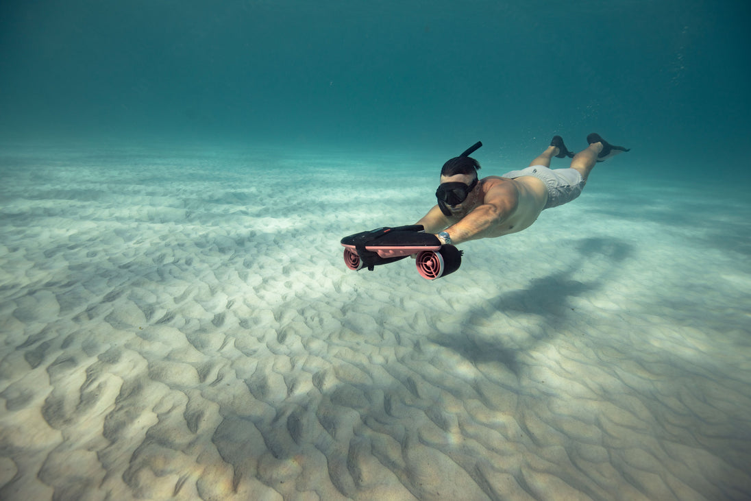 Sublue Navbow Underwater Scooter - Rugged Venture